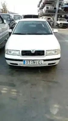 Verschrottungsfahrzeug SKODA OCTAVIA BERLINA (1U2) 1.6 des Jahres 2000 angetrieben AKL