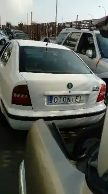 Verschrottungsfahrzeug skoda octavia berlina (1u2) 1.6 des jahres 2000 angetrieben akl