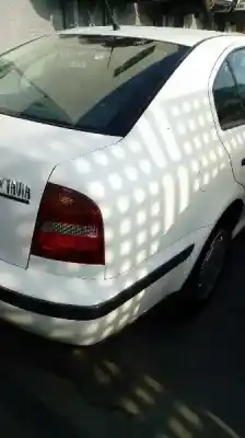 Verschrottungsfahrzeug skoda octavia berlina (1u2) 1.6 des jahres 2000 angetrieben akl