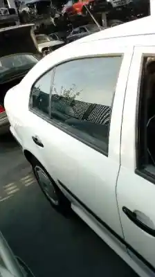 Verschrottungsfahrzeug skoda octavia berlina (1u2) 1.6 des jahres 2000 angetrieben akl