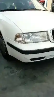 Verschrottungsfahrzeug skoda octavia berlina (1u2) 1.6 des jahres 2000 angetrieben akl