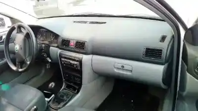 Verschrottungsfahrzeug skoda octavia berlina (1u2) 1.6 des jahres 2000 angetrieben akl
