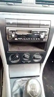 Verschrottungsfahrzeug skoda octavia berlina (1u2) 1.6 des jahres 2000 angetrieben akl
