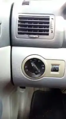Verschrottungsfahrzeug skoda octavia berlina (1u2) 1.6 des jahres 2000 angetrieben akl