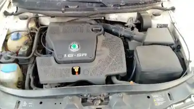 Verschrottungsfahrzeug skoda octavia berlina (1u2) 1.6 des jahres 2000 angetrieben akl