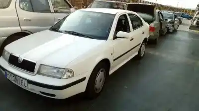 Verschrottungsfahrzeug skoda octavia berlina (1u2) 1.6 des jahres 2000 angetrieben akl