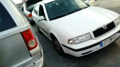 Verschrottungsfahrzeug skoda octavia berlina (1u2) 1.6 des jahres 2000 angetrieben akl