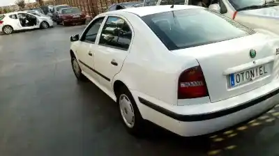 Verschrottungsfahrzeug skoda octavia berlina (1u2) 1.6 des jahres 2000 angetrieben akl