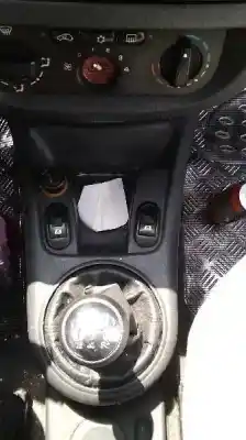 Здавання транспортного засобу citroen c3 1.4 hdi (68 cv) 1.4 hdi року 2002 потужний 8hx