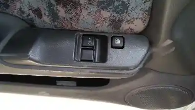 Здавання транспортного засобу nissan primera berlina (p11) básico року 1999 потужний ga16de