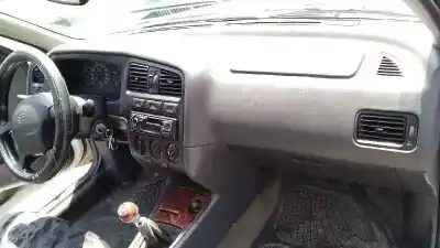Здавання транспортного засобу nissan primera berlina (p11) básico року 1999 потужний ga16de