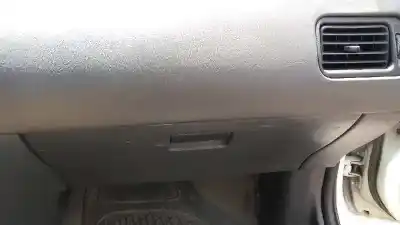 Здавання транспортного засобу nissan primera berlina (p11) básico року 1999 потужний ga16de