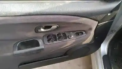 Hurda Aracı mitsubishi carisma berlina 5 (da0) 1900 di-d avance yılın 2003 güçlü f9q2