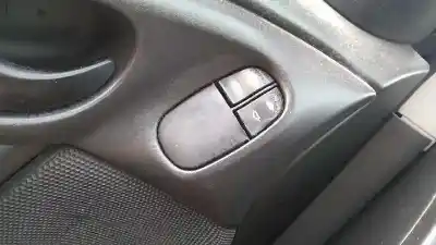 Здавання транспортного засобу ford focus berlina (cak) trend року 2001 потужний f9da