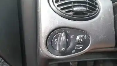 Здавання транспортного засобу ford focus berlina (cak) trend року 2001 потужний f9da