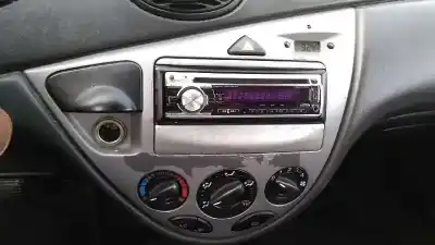 Здавання транспортного засобу ford focus berlina (cak) trend року 2001 потужний f9da