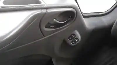 Veículo de Sucata ford transit caja cerrada, larga (fy) (2000 =>) ft 330 2.4 90 cv / 66 kw do ano 2006 alimentado d2fa