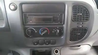 Veículo de Sucata ford transit caja cerrada, larga (fy) (2000 =>) ft 330 2.4 90 cv / 66 kw do ano 2006 alimentado d2fa