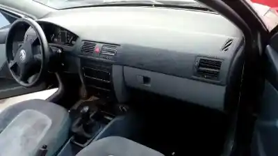 Veicolo di demolizione skoda fabia (6y2/6y3) comfort dell'anno 2002 alimentato azf