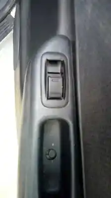 Здавання транспортного засобу toyota avensis berlina (t25) 1.8 sol sedán року 2000 потужний 1zz-fe
