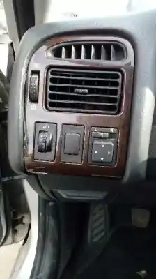 Здавання транспортного засобу toyota avensis berlina (t25) 1.8 sol sedán року 2000 потужний 1zz-fe