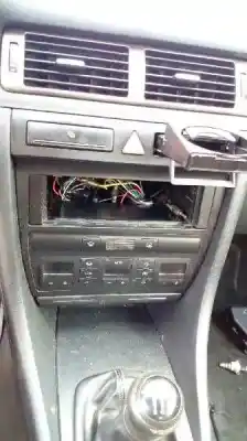 Sloopvoertuig audi a6 berlina (4b2) 2.4 (121kw) van het jaar 1998 aangedreven aga