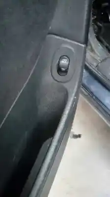 Sloopvoertuig saab 900 berlina 2.0 van het jaar 1994 aangedreven b206i
