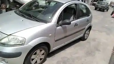 Véhicule à la ferraille citroen c3 1.4 de l'année 2002 alimenté kfv