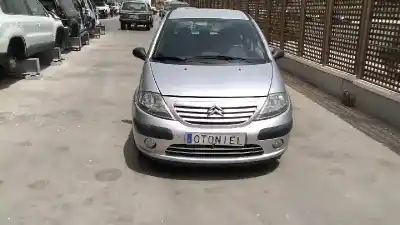 Véhicule à la ferraille citroen c3 1.4 de l'année 2002 alimenté kfv