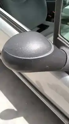 Véhicule à la ferraille citroen c3 1.4 de l'année 2002 alimenté kfv