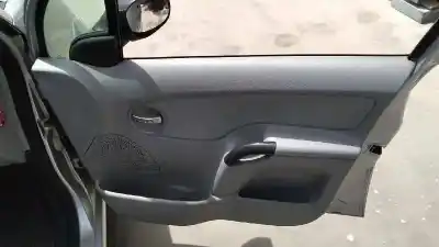 Véhicule à la ferraille citroen c3 1.4 de l'année 2002 alimenté kfv
