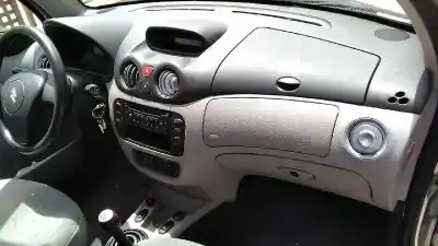 Véhicule à la ferraille citroen c3 1.4 de l'année 2002 alimenté kfv