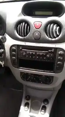 Véhicule à la ferraille citroen c3 1.4 de l'année 2002 alimenté kfv