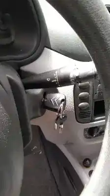 Véhicule à la ferraille citroen c3 1.4 de l'année 2002 alimenté kfv