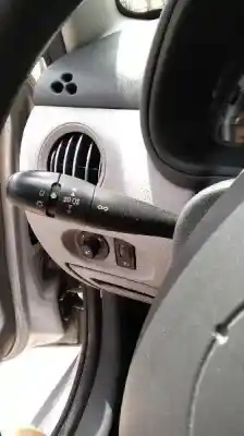 Véhicule à la ferraille citroen c3 1.4 de l'année 2002 alimenté kfv