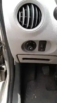 Véhicule à la ferraille citroen c3 1.4 de l'année 2002 alimenté kfv