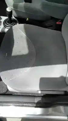 Véhicule à la ferraille citroen c3 1.4 de l'année 2002 alimenté kfv