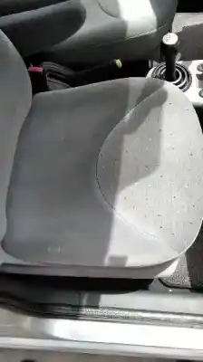 Véhicule à la ferraille citroen c3 1.4 de l'année 2002 alimenté kfv