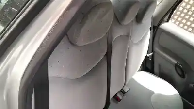 Véhicule à la ferraille citroen c3 1.4 de l'année 2002 alimenté kfv