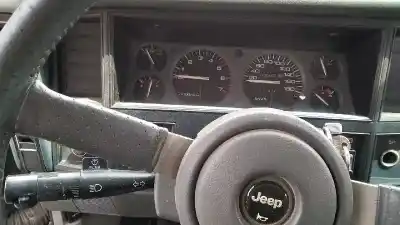 Vehicul casat jeep cherokee (xj) 4.0 al anului 1990 alimentat chrysler g-u