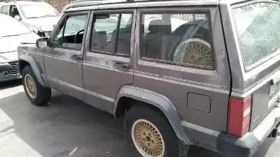 Vehicul casat jeep cherokee (xj) 4.0 al anului 1990 alimentat chrysler g-u