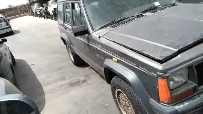 Vehicul casat jeep cherokee (xj) 4.0 al anului 1990 alimentat chrysler g-u