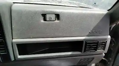 Vehicul casat jeep cherokee (xj) 4.0 al anului 1990 alimentat chrysler g-u