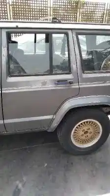 Vehicul casat jeep cherokee (xj) 4.0 al anului 1990 alimentat chrysler g-u