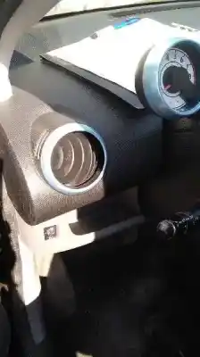 Здавання транспортного засобу peugeot 107 básico року 2008 потужний 1kr