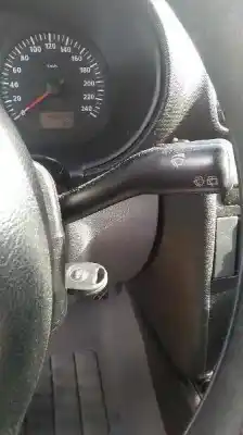 Здавання транспортного засобу seat leon (1m1) signo року 2000 потужний akl