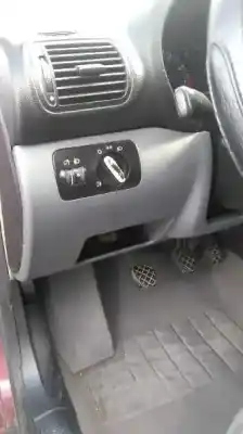 Здавання транспортного засобу seat leon (1m1) signo року 2000 потужний akl