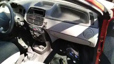Véhicule à la ferraille fiat punto berlina (188) 1.2 8v dynamic de l'année 2001 alimenté 188a4000