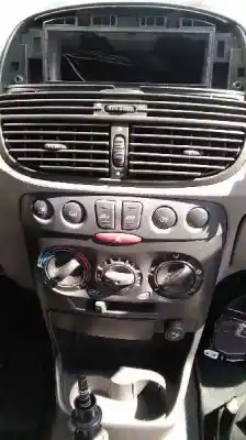 Véhicule à la ferraille fiat punto berlina (188) 1.2 8v dynamic de l'année 2001 alimenté 188a4000