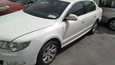 Veículo de Sucata skoda suberb (3t4) ambition do ano 2009 alimentado bmp